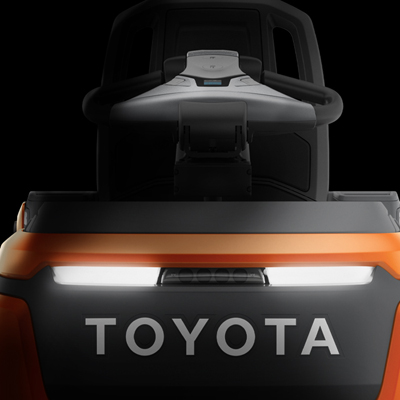 Elölnézet a Toyota Optio alacsony szintű komissiózó targoncáról